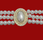 Artificial and Luxurious Pearl Necklace